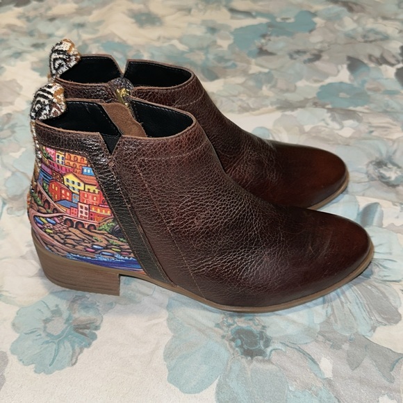Inkkas Women’s Brown Leather & Rare Scenic View Booties Size 7 BNNB - Picture 2 of 16